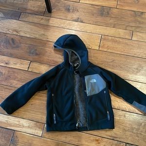 Black and grey Northface fleece jacket size xxs boys(5).Great condition.